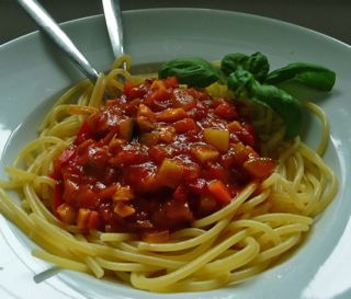 Spaghetti mit Gemüsesoße