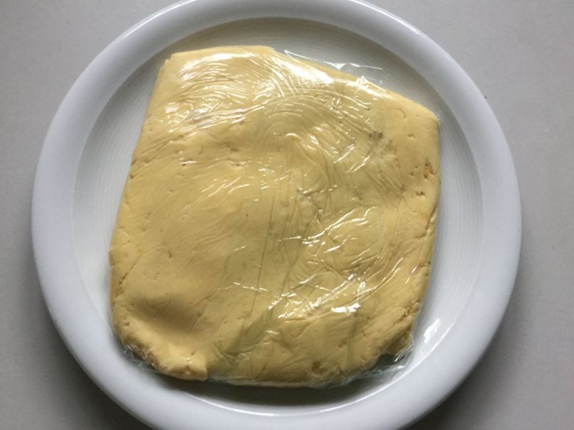 Grundrezept Mürbeteig mit Butter und Schmand