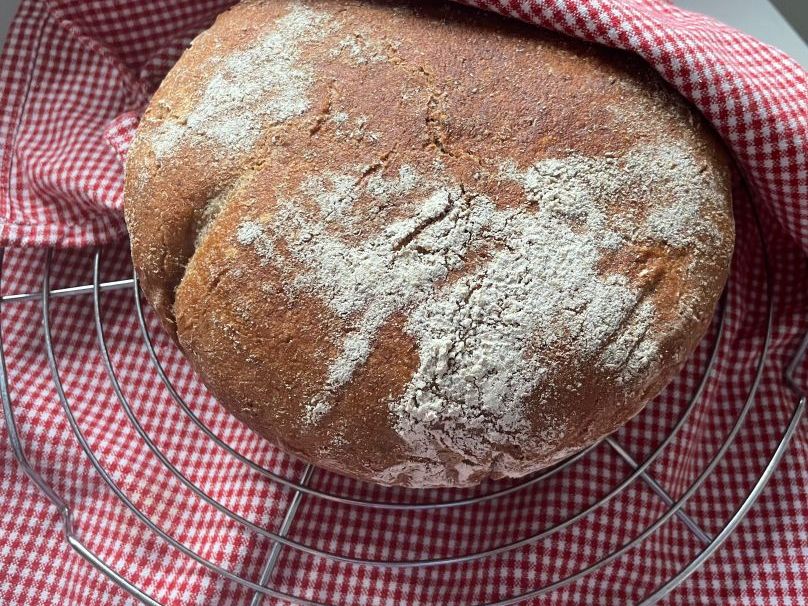 Kerniges Brot mit eigener Mehlmischung